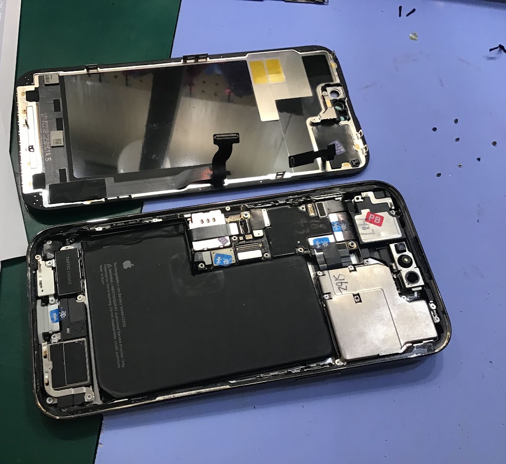 iPhone14ProMaxの画面交換ならデータそのまま修理可能なスマホ修理工房セレオ甲府店へ！